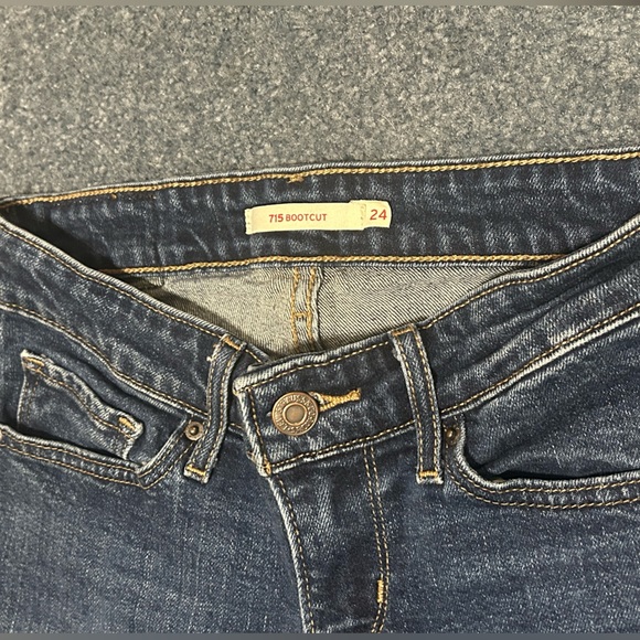 Women’s Levi 715 Bootcut Jean size 24 waist and 32 length. - Picture 4 of 8